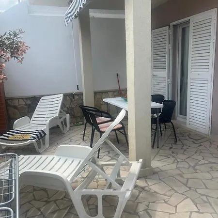 Sara Apartmán *