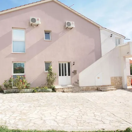 Apartamento Sara *